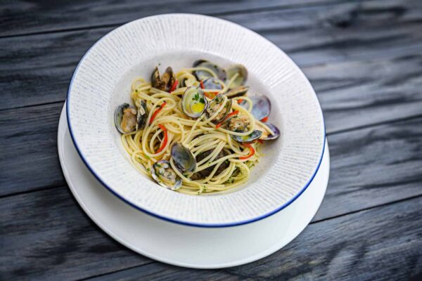 Spaghetti With Clams Chilli And Parsley